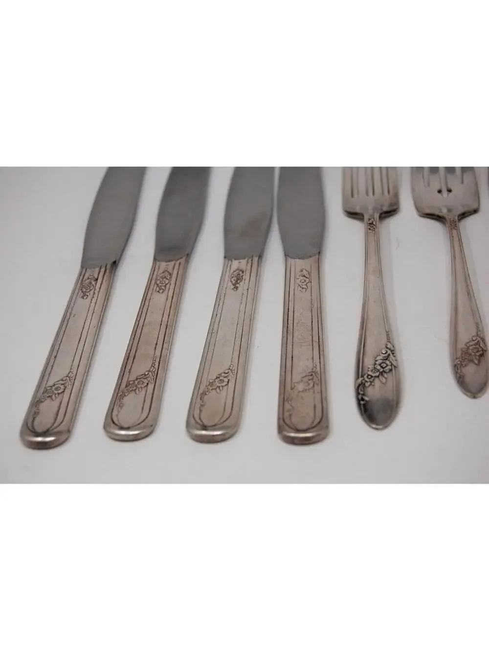 Oneida Community Tudor Plate Queen Bess Mixed Lot of 9 Knife Serving Spoon Fork